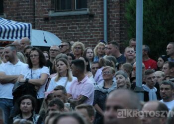 Piękni i Młodzi porwali tłumy. Sobotni wieczór był kulminacją Dni Koźmina Wielkopolskiego