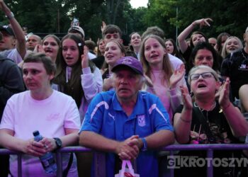 Piękni i Młodzi porwali tłumy. Sobotni wieczór był kulminacją Dni Koźmina Wielkopolskiego