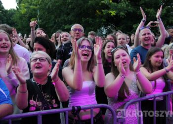 Piękni i Młodzi porwali tłumy. Sobotni wieczór był kulminacją Dni Koźmina Wielkopolskiego