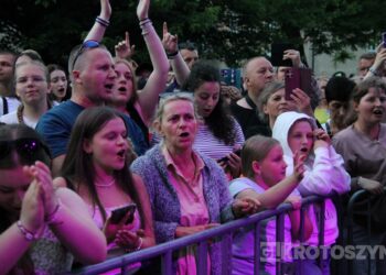Piękni i Młodzi porwali tłumy. Sobotni wieczór był kulminacją Dni Koźmina Wielkopolskiego