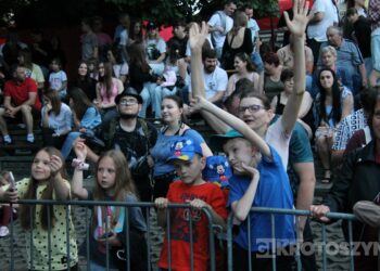Piękni i Młodzi porwali tłumy. Sobotni wieczór był kulminacją Dni Koźmina Wielkopolskiego