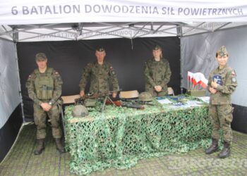 Grochówka, strzelanie i wojskowe wyzwania. Tłumy młodzieży na pikniku w ZSTO