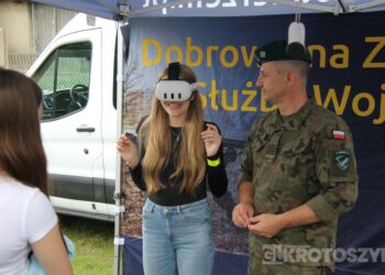 Grochówka, strzelanie i wojskowe wyzwania. Tłumy młodzieży na pikniku w ZSTO