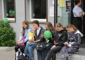 Grochówka, strzelanie i wojskowe wyzwania. Tłumy młodzieży na pikniku w ZSTO