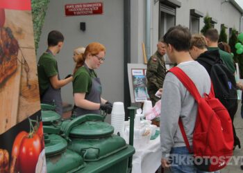 Grochówka, strzelanie i wojskowe wyzwania. Tłumy młodzieży na pikniku w ZSTO