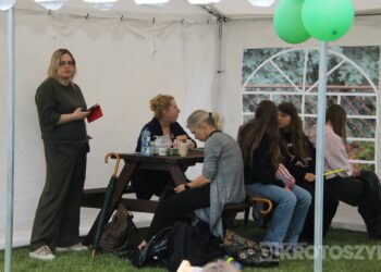 Grochówka, strzelanie i wojskowe wyzwania. Tłumy młodzieży na pikniku w ZSTO