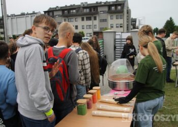 Grochówka, strzelanie i wojskowe wyzwania. Tłumy młodzieży na pikniku w ZSTO