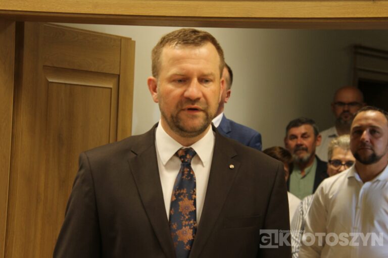 Oficjalne zaprzysiężenie podczas nadzwyczajnej sesji. Piotr Osuch nowym burmistrzem Koźmina Wielkopolskiego