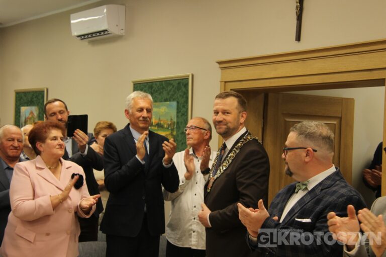 Oficjalne zaprzysiężenie podczas nadzwyczajnej sesji. Piotr Osuch nowym burmistrzem Koźmina Wielkopolskiego
