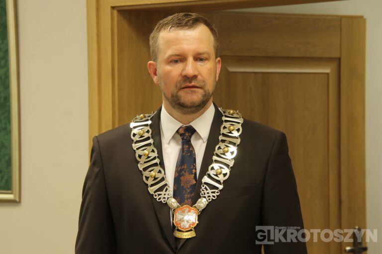 Oficjalne zaprzysiężenie podczas nadzwyczajnej sesji. Piotr Osuch nowym burmistrzem Koźmina Wielkopolskiego