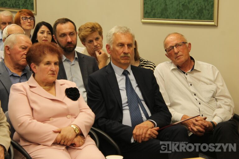 Oficjalne zaprzysiężenie podczas nadzwyczajnej sesji. Piotr Osuch nowym burmistrzem Koźmina Wielkopolskiego