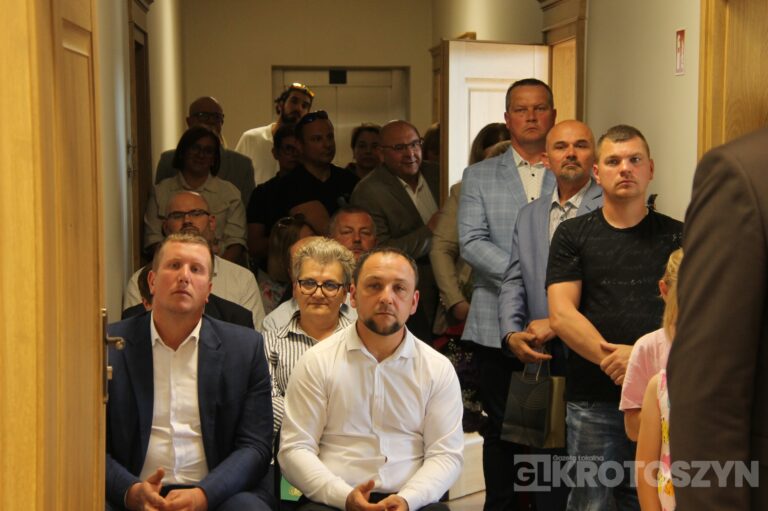 Oficjalne zaprzysiężenie podczas nadzwyczajnej sesji. Piotr Osuch nowym burmistrzem Koźmina Wielkopolskiego
