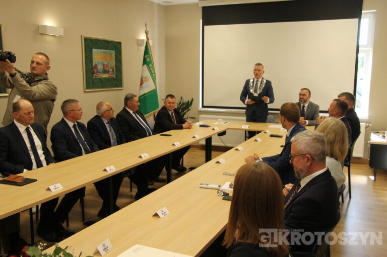 Oficjalne zaprzysiężenie podczas nadzwyczajnej sesji. Piotr Osuch nowym burmistrzem Koźmina Wielkopolskiego