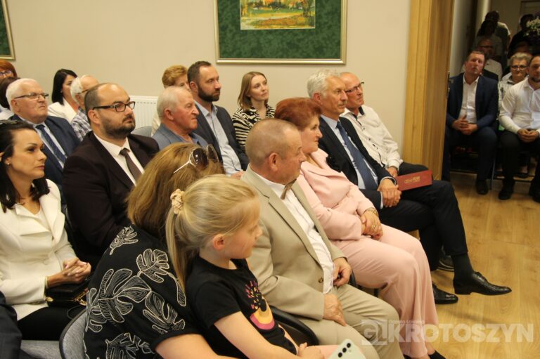 Oficjalne zaprzysiężenie podczas nadzwyczajnej sesji. Piotr Osuch nowym burmistrzem Koźmina Wielkopolskiego