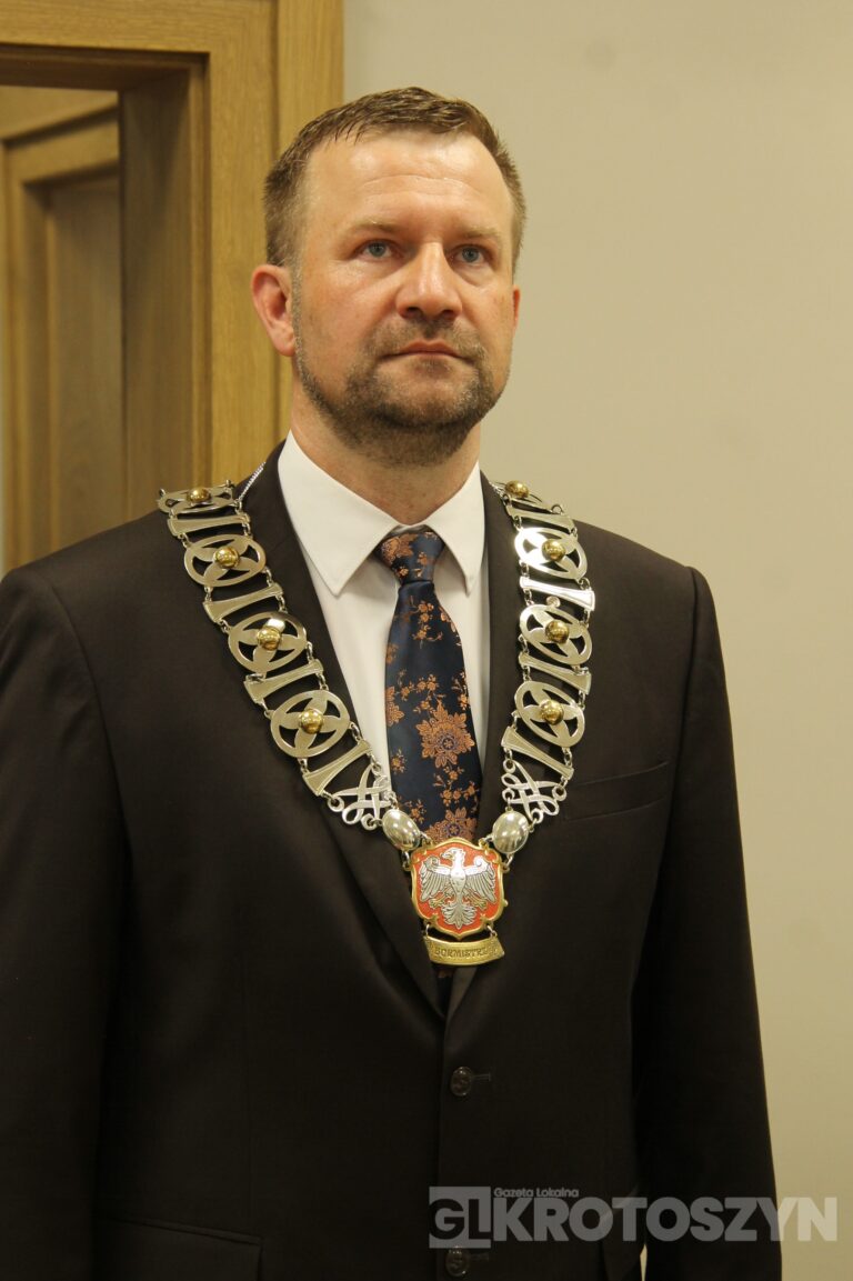 Oficjalne zaprzysiężenie podczas nadzwyczajnej sesji. Piotr Osuch nowym burmistrzem Koźmina Wielkopolskiego