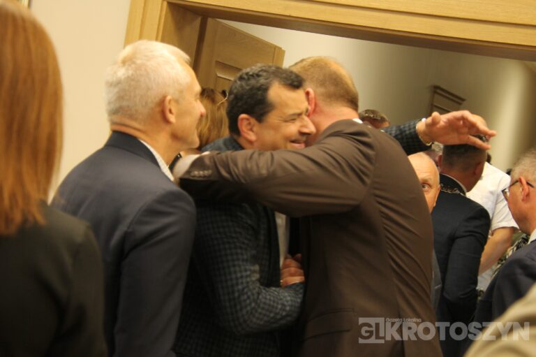 Oficjalne zaprzysiężenie podczas nadzwyczajnej sesji. Piotr Osuch nowym burmistrzem Koźmina Wielkopolskiego