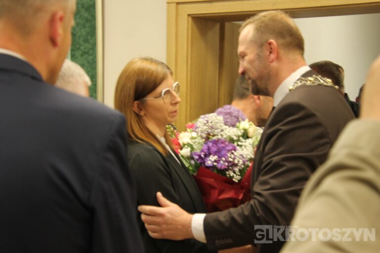 Oficjalne zaprzysiężenie podczas nadzwyczajnej sesji. Piotr Osuch nowym burmistrzem Koźmina Wielkopolskiego