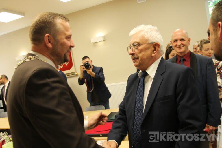 Oficjalne zaprzysiężenie podczas nadzwyczajnej sesji. Piotr Osuch nowym burmistrzem Koźmina Wielkopolskiego