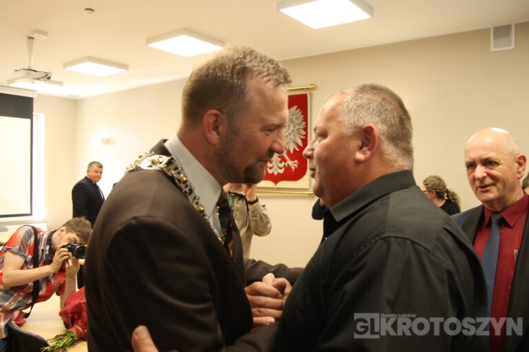 Oficjalne zaprzysiężenie podczas nadzwyczajnej sesji. Piotr Osuch nowym burmistrzem Koźmina Wielkopolskiego