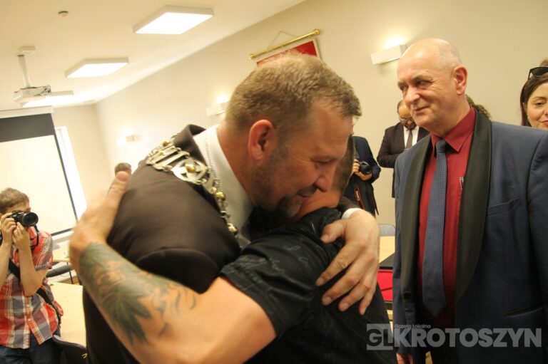 Oficjalne zaprzysiężenie podczas nadzwyczajnej sesji. Piotr Osuch nowym burmistrzem Koźmina Wielkopolskiego