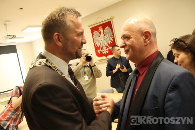 Oficjalne zaprzysiężenie podczas nadzwyczajnej sesji. Piotr Osuch nowym burmistrzem Koźmina Wielkopolskiego