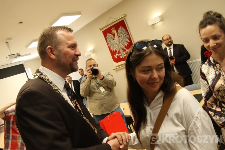 Oficjalne zaprzysiężenie podczas nadzwyczajnej sesji. Piotr Osuch nowym burmistrzem Koźmina Wielkopolskiego