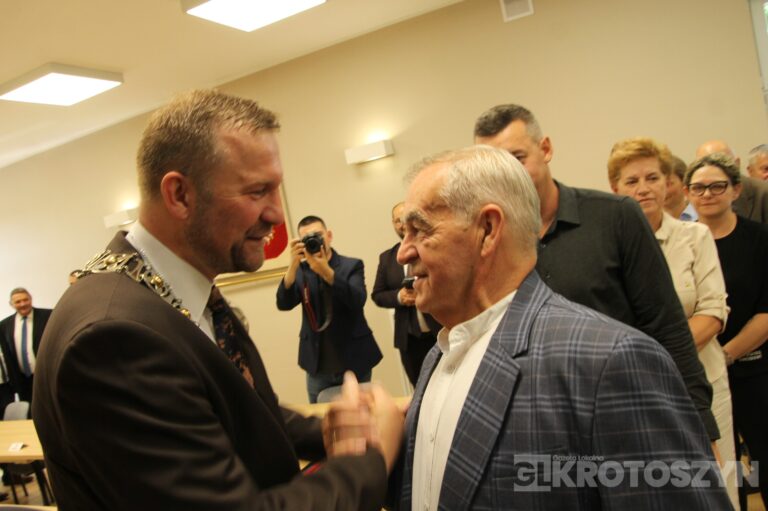 Oficjalne zaprzysiężenie podczas nadzwyczajnej sesji. Piotr Osuch nowym burmistrzem Koźmina Wielkopolskiego