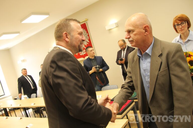 Oficjalne zaprzysiężenie podczas nadzwyczajnej sesji. Piotr Osuch nowym burmistrzem Koźmina Wielkopolskiego