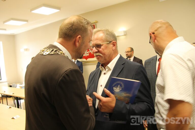 Oficjalne zaprzysiężenie podczas nadzwyczajnej sesji. Piotr Osuch nowym burmistrzem Koźmina Wielkopolskiego