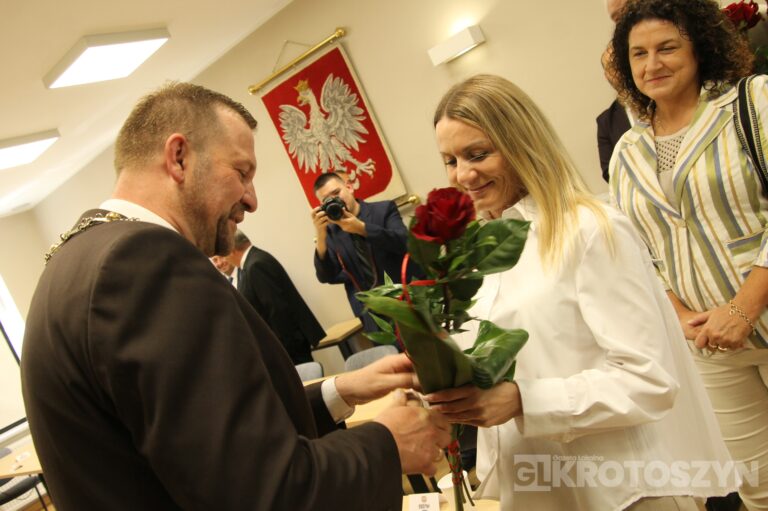 Oficjalne zaprzysiężenie podczas nadzwyczajnej sesji. Piotr Osuch nowym burmistrzem Koźmina Wielkopolskiego