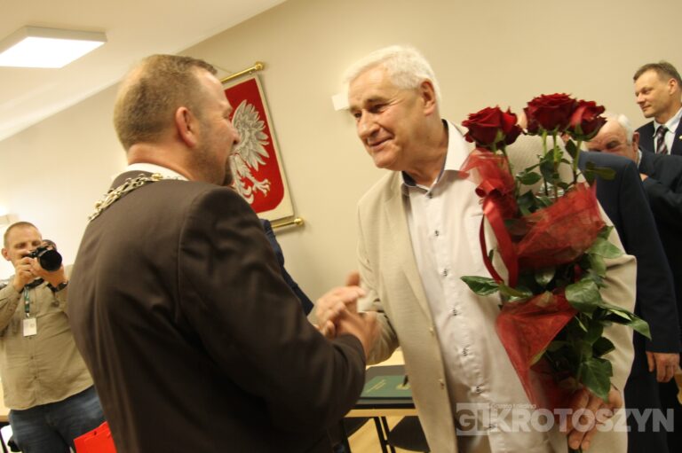 Oficjalne zaprzysiężenie podczas nadzwyczajnej sesji. Piotr Osuch nowym burmistrzem Koźmina Wielkopolskiego