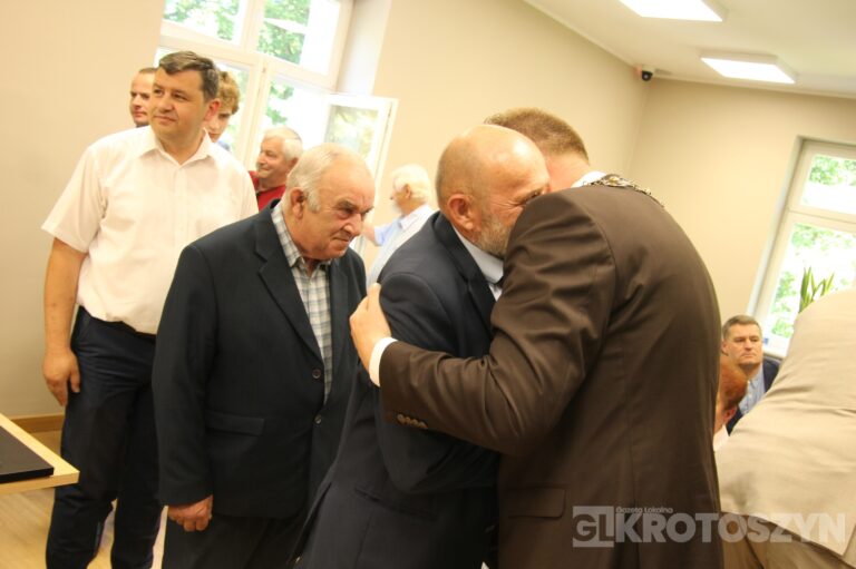 Oficjalne zaprzysiężenie podczas nadzwyczajnej sesji. Piotr Osuch nowym burmistrzem Koźmina Wielkopolskiego