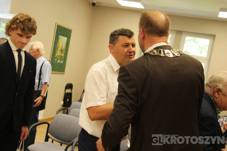 Oficjalne zaprzysiężenie podczas nadzwyczajnej sesji. Piotr Osuch nowym burmistrzem Koźmina Wielkopolskiego