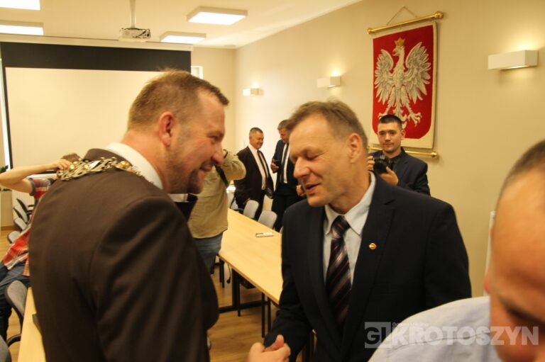 Oficjalne zaprzysiężenie podczas nadzwyczajnej sesji. Piotr Osuch nowym burmistrzem Koźmina Wielkopolskiego