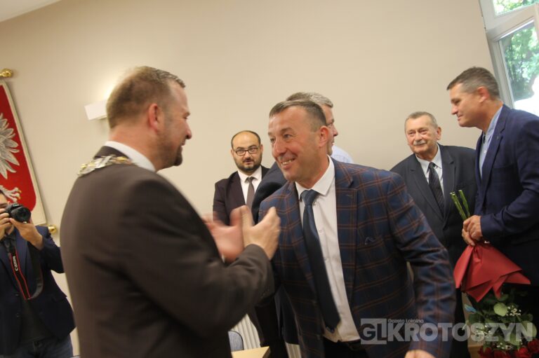 Oficjalne zaprzysiężenie podczas nadzwyczajnej sesji. Piotr Osuch nowym burmistrzem Koźmina Wielkopolskiego