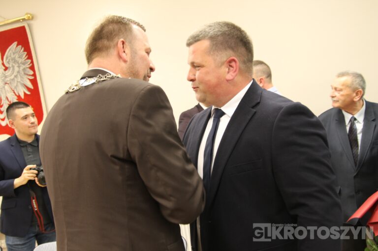 Oficjalne zaprzysiężenie podczas nadzwyczajnej sesji. Piotr Osuch nowym burmistrzem Koźmina Wielkopolskiego