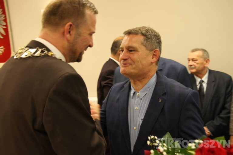 Oficjalne zaprzysiężenie podczas nadzwyczajnej sesji. Piotr Osuch nowym burmistrzem Koźmina Wielkopolskiego