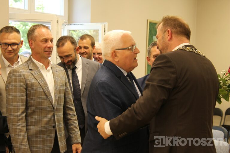 Oficjalne zaprzysiężenie podczas nadzwyczajnej sesji. Piotr Osuch nowym burmistrzem Koźmina Wielkopolskiego