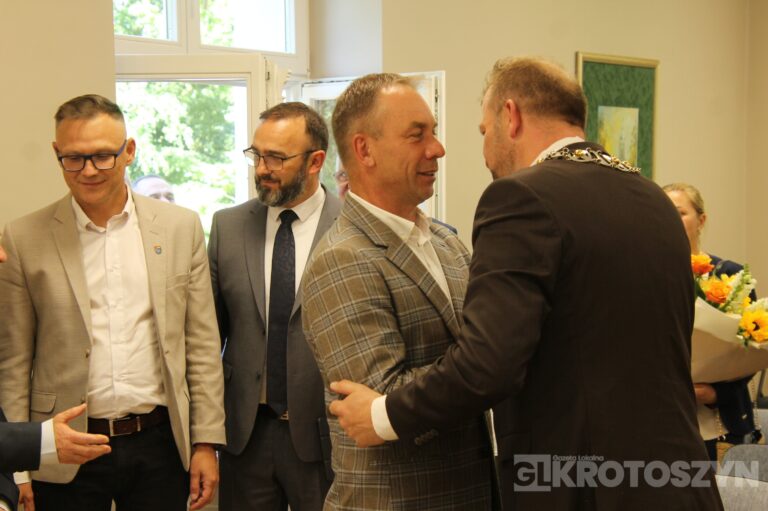 Oficjalne zaprzysiężenie podczas nadzwyczajnej sesji. Piotr Osuch nowym burmistrzem Koźmina Wielkopolskiego