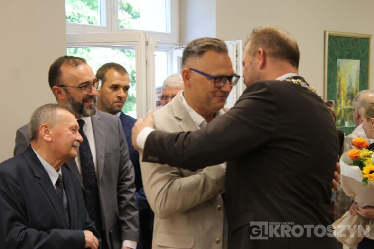 Oficjalne zaprzysiężenie podczas nadzwyczajnej sesji. Piotr Osuch nowym burmistrzem Koźmina Wielkopolskiego