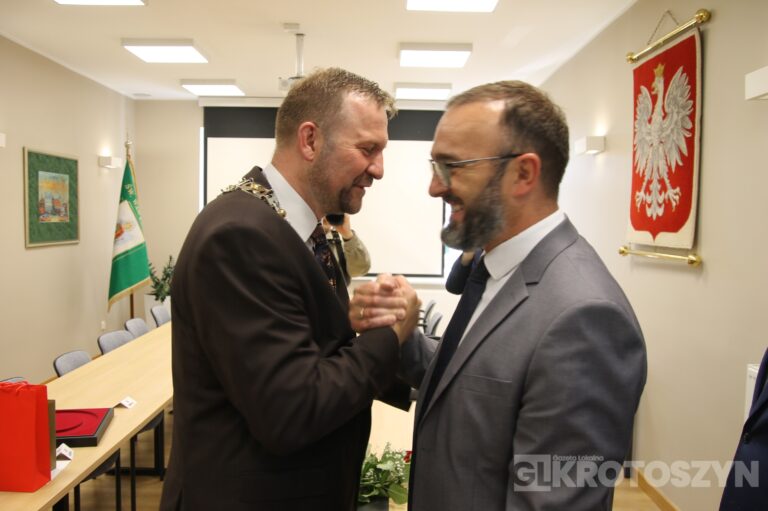 Oficjalne zaprzysiężenie podczas nadzwyczajnej sesji. Piotr Osuch nowym burmistrzem Koźmina Wielkopolskiego