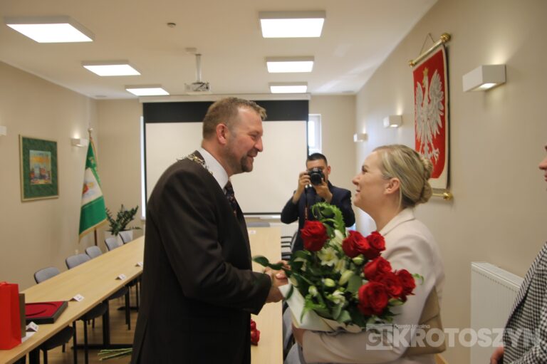 Oficjalne zaprzysiężenie podczas nadzwyczajnej sesji. Piotr Osuch nowym burmistrzem Koźmina Wielkopolskiego