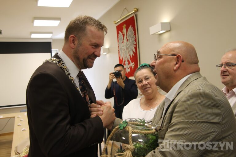 Oficjalne zaprzysiężenie podczas nadzwyczajnej sesji. Piotr Osuch nowym burmistrzem Koźmina Wielkopolskiego