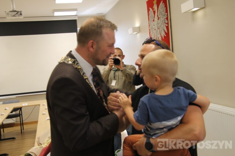 Oficjalne zaprzysiężenie podczas nadzwyczajnej sesji. Piotr Osuch nowym burmistrzem Koźmina Wielkopolskiego