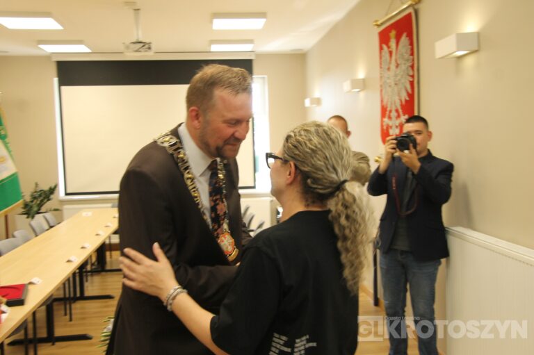 Oficjalne zaprzysiężenie podczas nadzwyczajnej sesji. Piotr Osuch nowym burmistrzem Koźmina Wielkopolskiego