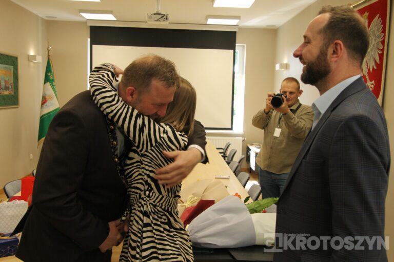 Oficjalne zaprzysiężenie podczas nadzwyczajnej sesji. Piotr Osuch nowym burmistrzem Koźmina Wielkopolskiego