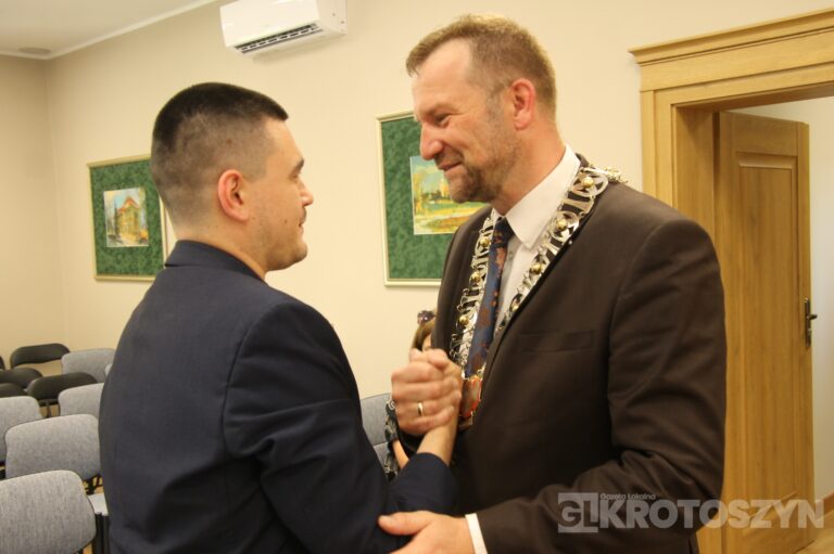 Oficjalne zaprzysiężenie podczas nadzwyczajnej sesji. Piotr Osuch nowym burmistrzem Koźmina Wielkopolskiego