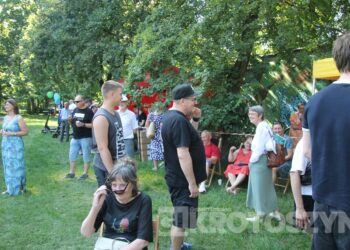Rodzinne spotkanie chrześcijańskie w Krotoszynie. Park Miejski wypełniły modlitwa, muzyka i świadectwa
