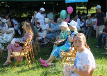 Rodzinne spotkanie chrześcijańskie w Krotoszynie. Park Miejski wypełniły modlitwa, muzyka i świadectwa