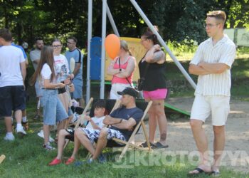 Rodzinne spotkanie chrześcijańskie w Krotoszynie. Park Miejski wypełniły modlitwa, muzyka i świadectwa